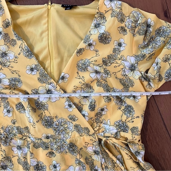 Torrid Faux Wrap Yellow Floral Dress (Size 10) - Picture 9 of 12